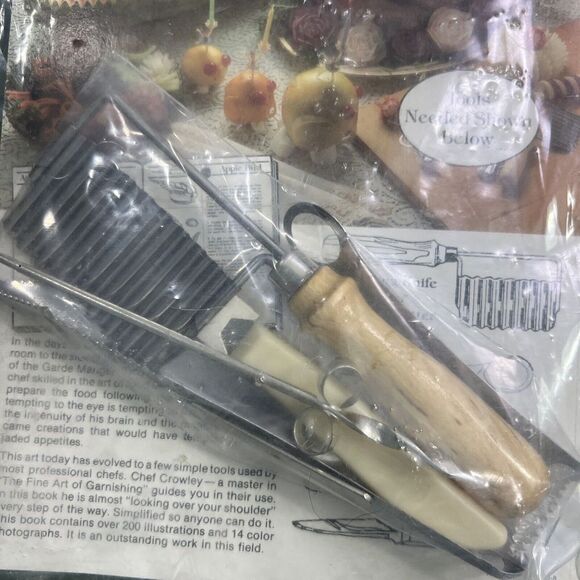 Jerry Crowley The Fine Art of Garnishing Book And Tools Kit PB New Sealed - Picture 5 of 8